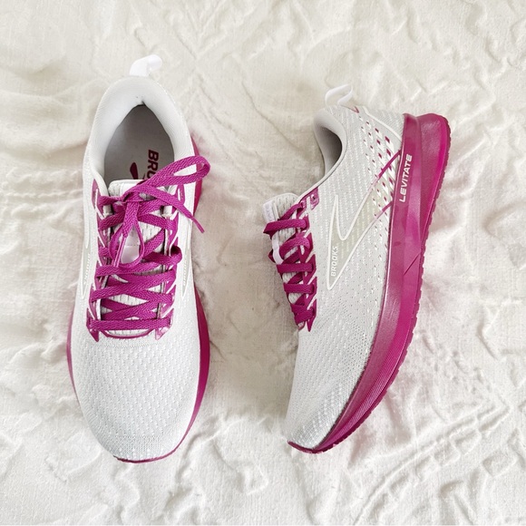Brooks Woman’s Levitate 5 Sneakers Size 9 New - Picture 5 of 13